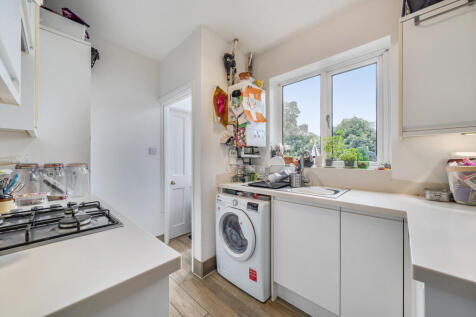 1365989-5-68f0bea...