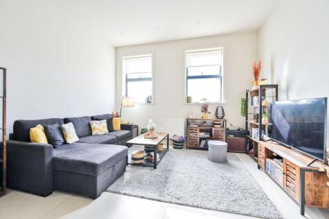 ZERO DEPOSIT AVAILABLE. LONG LET. Set on the ground floor, this 2 bedroom flat boasts stylish interiors including a large reception room, an open-plan kitchen and good-sized main bedroom.