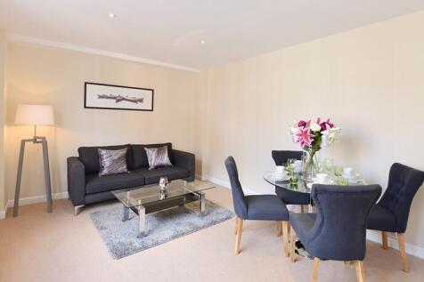 A bright and spacious one bedroom, one bathroom, first floor apartment located on one of Mayfair’s most prestigious roads is now available to rent. The apartment is set over 533sq ft. and offers a lar