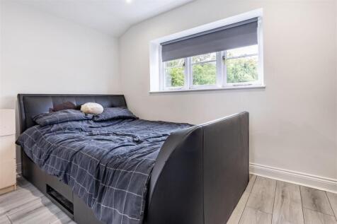 1a, Bumbles Green (33).jpg