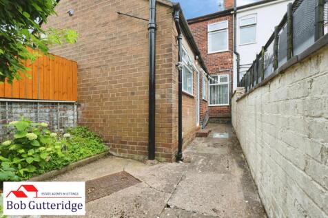 ENCLOSED REAR YARD