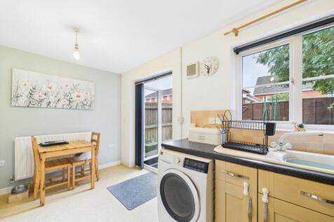 CAM02023G0-PR0173-STILL036