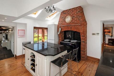 Kitchen 2.jpg