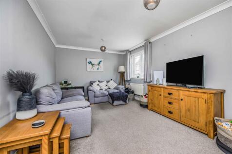 1 Caer Peris View, Portchester-Small-PorticoMarket