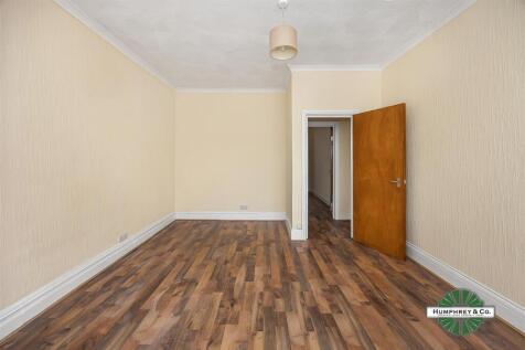 81B Boston Manor Road -007.jpg