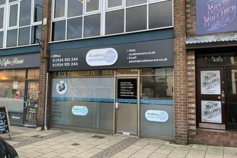 Retail Property (high street) to rent in wakefield