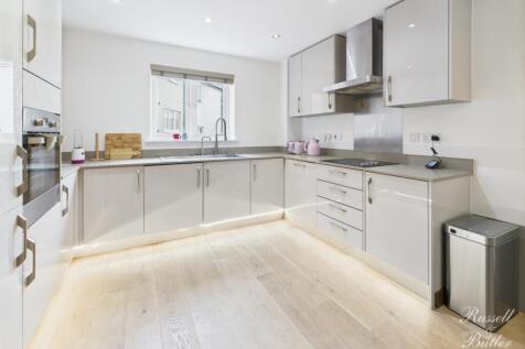 CAM01995G0-PR0336-STILL006