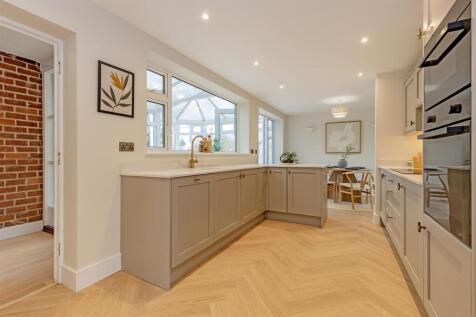 Impressive Dining Kitchen