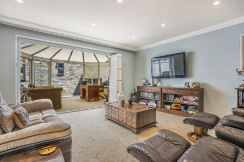 Living Room/Sun Room