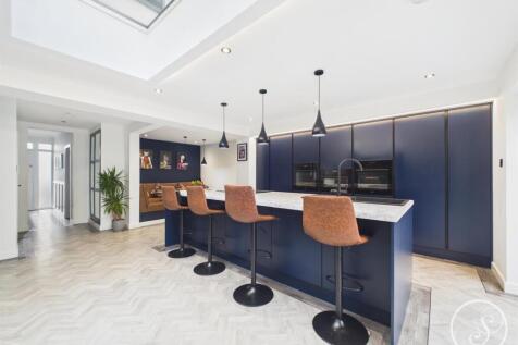 KITCHEN/DINER/LIVING AREA