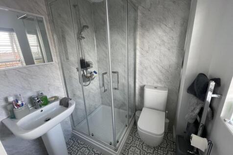 En-suite bathroom