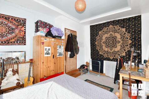 BEDROOM 1 (GROUND FLOOR)