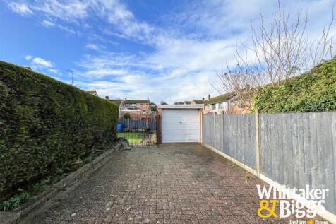 Garage & Driveway