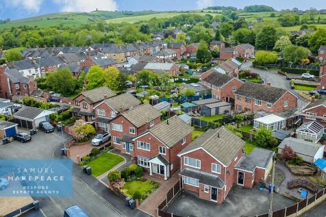 Three Bedroom Detached Property with Large Drivew