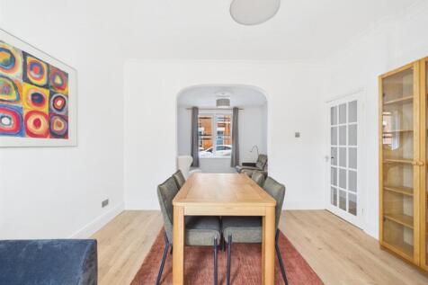 CAM01932G0-PR1111-STILL004.jpg