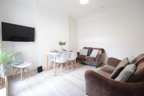 5 Bedroom Terraced in LN5 7LE