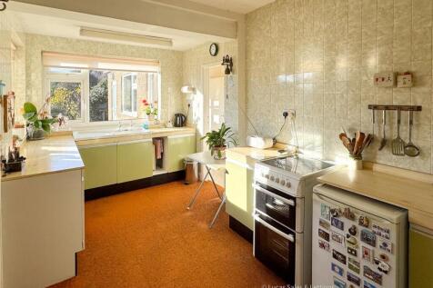 86 Harborough Rd Desborough-9.jpg