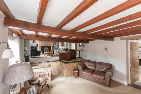 Lower sitting area 1.jpg