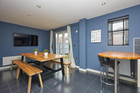 Kitchen/Dining Area