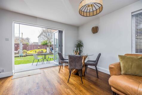 5 Culver Drive, Hayling Island-Small-PorticoMarket