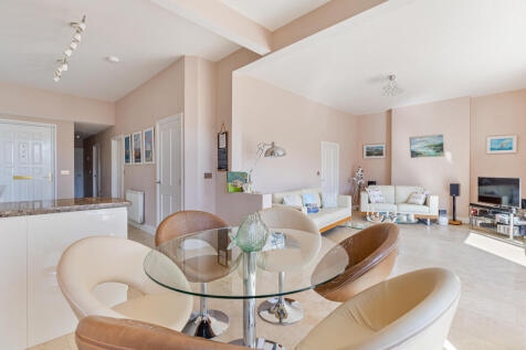 19 Dining Towards Sitting 14a Mount Boone, Dartmou