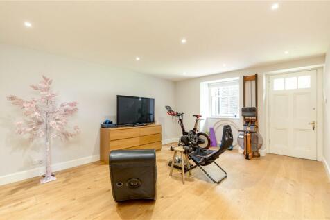 6 bed, 3 bath Detached in Edinburgh - Photo 12