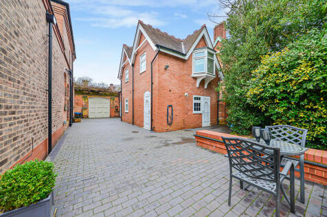7 bed, 5 bath Detached in Birmingham - Photo 33