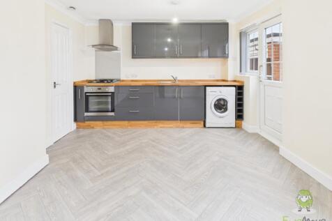 CAM04233G0-PR0047-STILL006