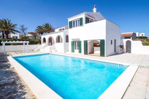 Villa with sea views in S'Algar