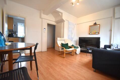 Spacious three double bedroom maisonette situated in a purpose built block of flats in Shad Thames area near Tower Bridge and within easy reach of London Bridge station.