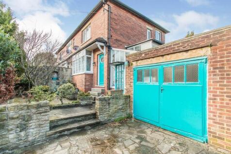 Situated in the sought-after village of Churwell, this well-presented two-bedroom home offers comfortable living in a convenient location, close to local amenities, well-regarded schools, and excellen