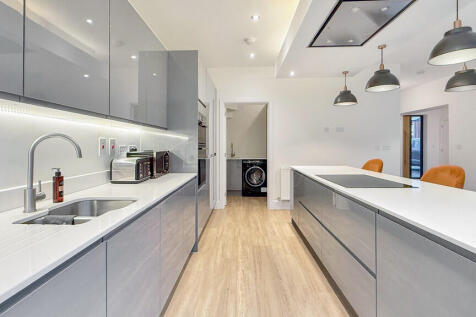 Kitchen/family ro...