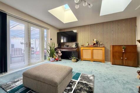 Sitting Room/Dining Room