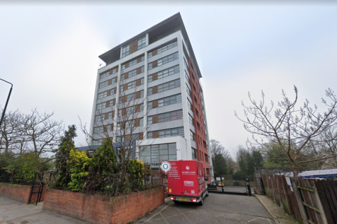 Masterclass Properties proudly presents this stunning 1-bedroom flat in the heart of Forest Gate, E7.