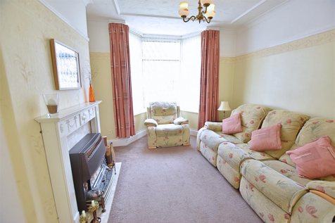 LOUNGE (FRONT)