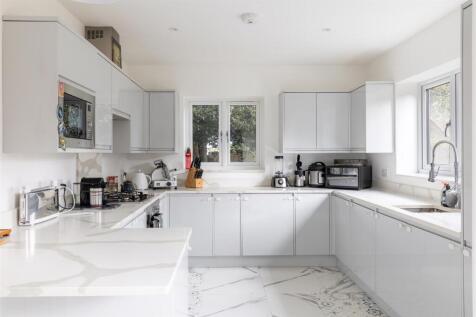10 Ian Austin Mansions-28.jpg