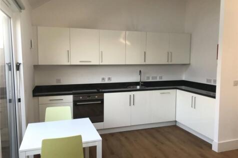 Fully Furnished Apartments
Electricity & Water included
Grade II Listed Building
Overnight Security
15-minute walk to the city centre
Parking is available for £50 PCM