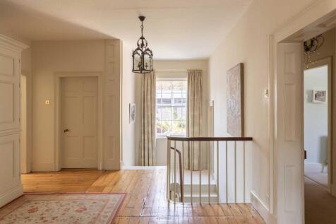 5 bed, 2 bath Detached in Manchester - Photo 14
