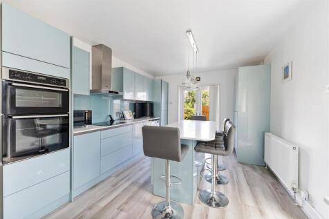 Kitchen 2.jpg