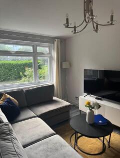 🏡 Well-Presented Apartment | Putney, SW15A bright and well-presented apartment located on the sought-after Kersfield Road, offering comfortable living in the heart of Putney.