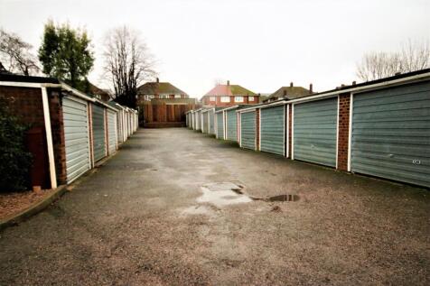 GARAGE IN BLOCK: