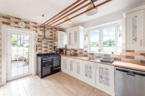 5 bed, 3 bath Detached in Cardiff - Photo 7