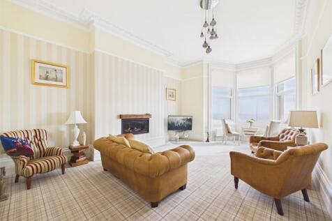 lounge 1.jpg