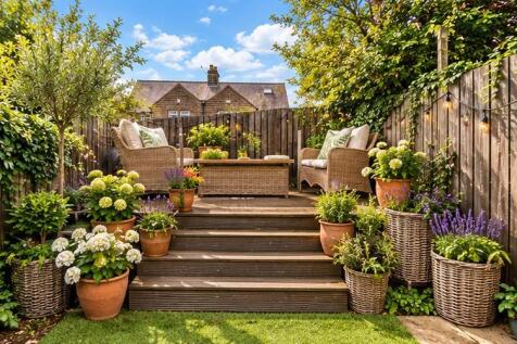 Garden - elevated decking.jpg