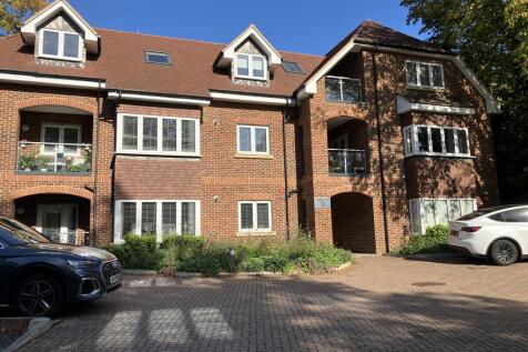 ** Zero Deposit Guarantee Available **
Modern two bedroom two bathroom apartment with large balcony in foxley lane!