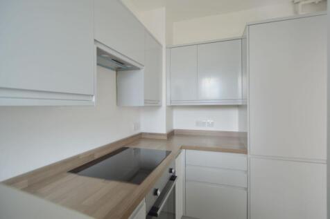 Refurbished two-bed apartment in Borough. Modern kitchen, part-furnished, ideal for professionals. Walk to London Bridge, Borough Market and stations. Excellent transport links.