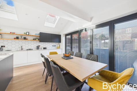 CAM05454G0-PR0096-STILL023