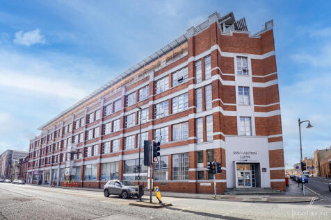 A stunning, bright and airy, third floor, loft style studio apartment with partition wall, in the much sought after Jewellery Quarter situated New Hampton Lofts. Benefitting from high ceilings and exp