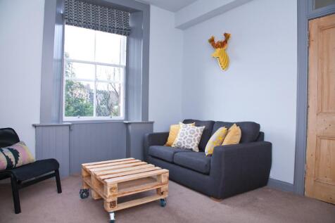 Furnished one bedroom flat in great location near Holyrood Park with free on-street parking
