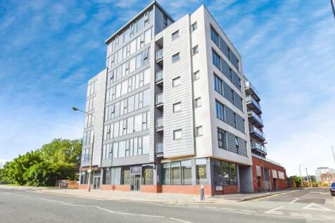 NO DEPOSIT OPTION This one bedroom 4th floor apartment is located in the sought after and highly regarded Jugglers Yard on Marlborough Street. Finished to a high standard with a modern bathroom and ki